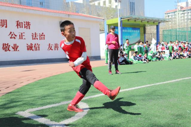 切尔西球迷紧张：凯塞多上场仅12分钟疑似受伤被换下